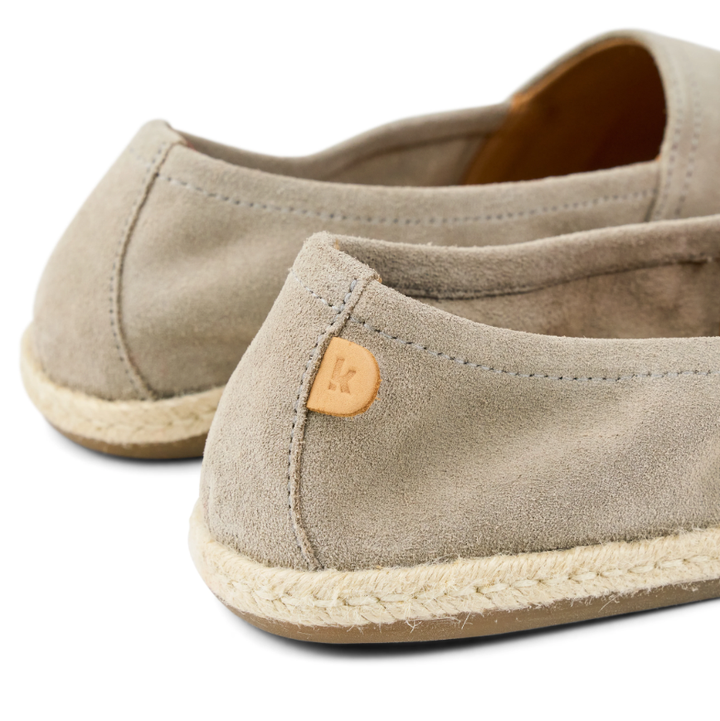 Shuz Alpercatas Barefoot Candy Suede Taupe Koel 2