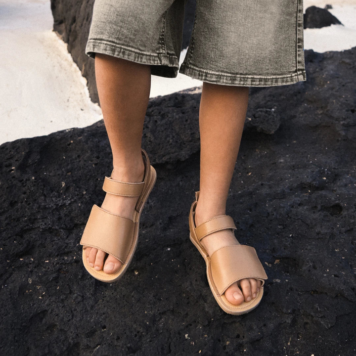 MURIS | Sandalias Barefoot Rome Junior color canela y marrón