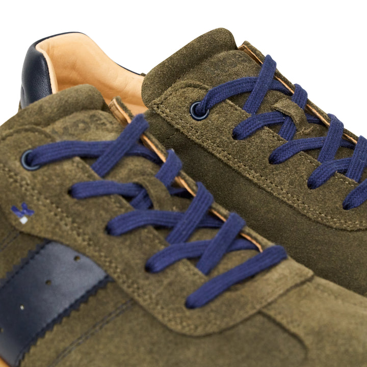KÓEL | Zapatillas descalzas ILO Suede Olive para hombre