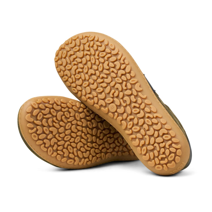 KÓEL | Zapatillas descalzas ILO Suede Olive para hombre