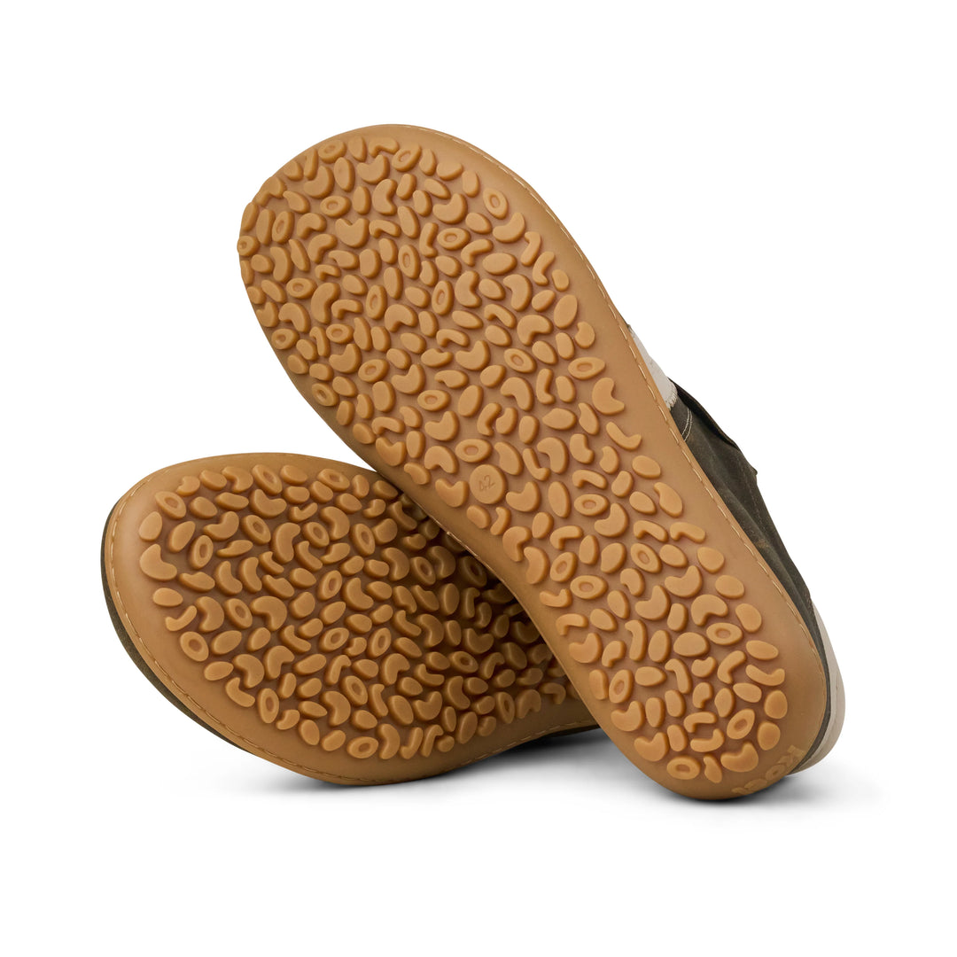 KÓEL | Zapatillas descalzas ILO Suede Olive para hombre