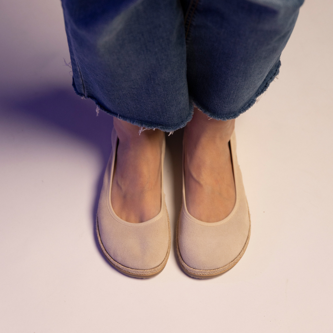 Shuz Sabrinas Barefoot Lucia Sand Mum 2