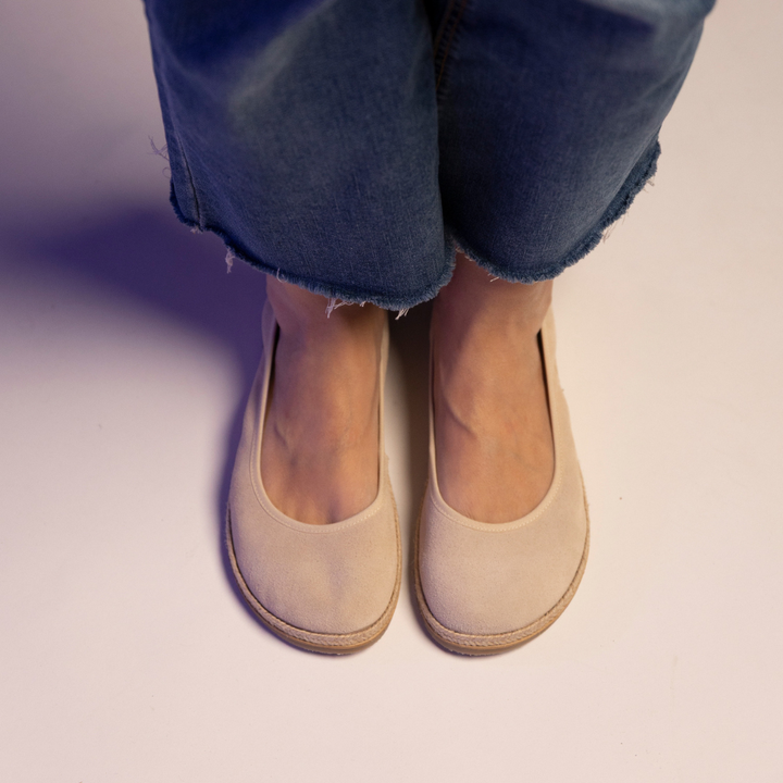 Shuz Sabrinas Barefoot Lucia Sand Mum 2