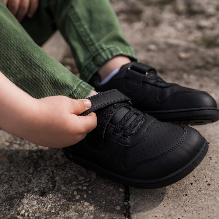 Shuz Tenis Barefoot Scoot Kids Black Belenka 5