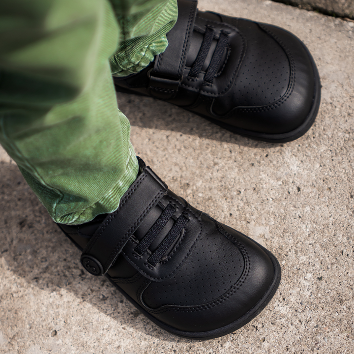 Shuz Tenis Barefoot Scoot Kids Black Belenka 6